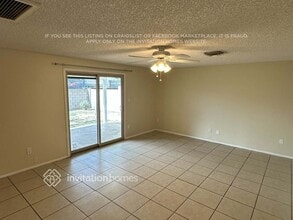 14226 N 38th Pl in Phoenix, AZ - Foto de edificio - Building Photo