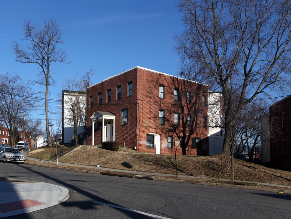 3149 Buena Vista Ter SE in Washington, DC - Foto de edificio