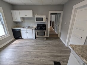 411 Dearborn St in Buffalo, NY - Building Photo - Building Photo
