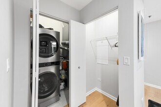 225 S Sangamon St in Chicago, IL - Building Photo - Building Photo