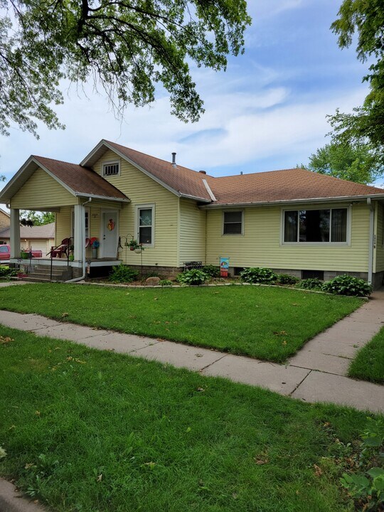5050 Dudley St, Unit B in Lincoln, NE - Foto de edificio