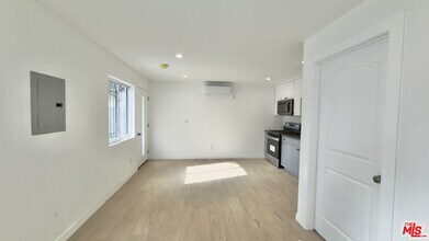 1732 Crenshaw Blvd in Los Angeles, CA - Building Photo - Building Photo