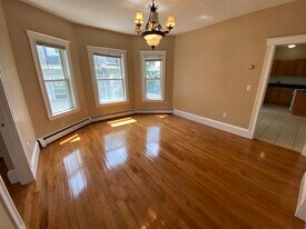 106 Glenwood Rd, Unit 2 in Somerville, MA - Building Photo