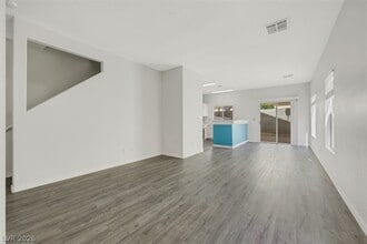 2576 Lazy Saddle Dr in Henderson, NV - Building Photo - Building Photo