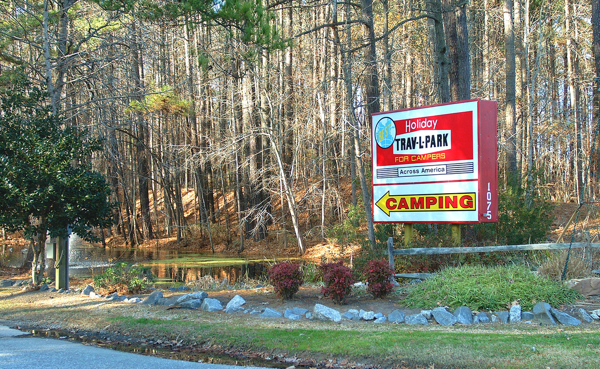 Holiday Trav-L-Park in Virginia Beach, VA - Building Photo