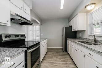 7088 Spring Hill Dr in Spring Hill, FL - Building Photo - Building Photo