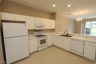 1172 Oxford Ln in Naples, FL - Building Photo - Building Photo