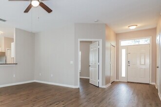 8522 N Campbell Rd in Lakeland, FL - Foto de edificio - Building Photo