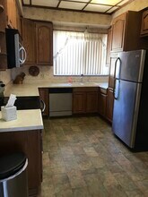 22913 Gershwin Dr in Woodland Hills, CA - Foto de edificio - Building Photo