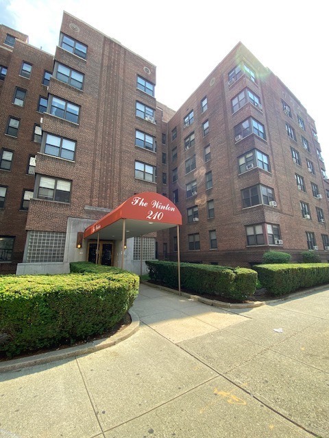 256 Martine Ave in White Plains, NY - Foto de edificio