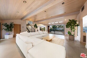 3627 Woodhill Canyon Rd in Los Angeles, CA - Building Photo - Building Photo