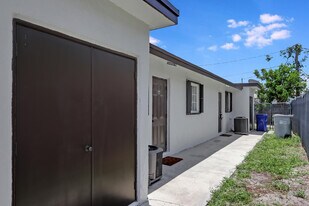 350 NE 25th Ct in Pompano Beach, FL - Building Photo