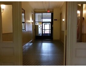 9 Saint Joseph St, Unit 3 in Fall River, MA - Building Photo - Building Photo