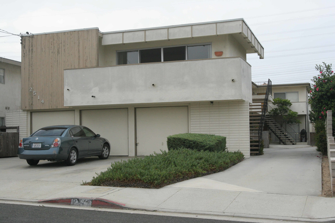 2514 Carnegie Ln in Redondo Beach, CA - Building Photo