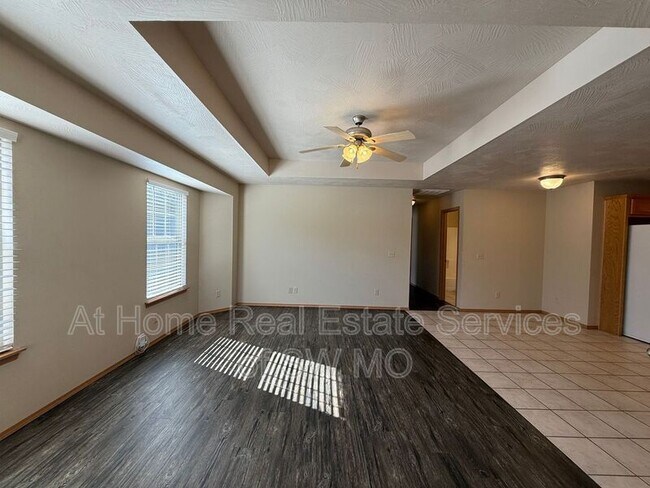 1947 S Farm Rd 123 in Springfield, MO - Building Photo - Building Photo