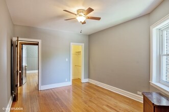 4831 W Roscoe St-Unit -2 in Chicago, IL - Foto de edificio - Building Photo