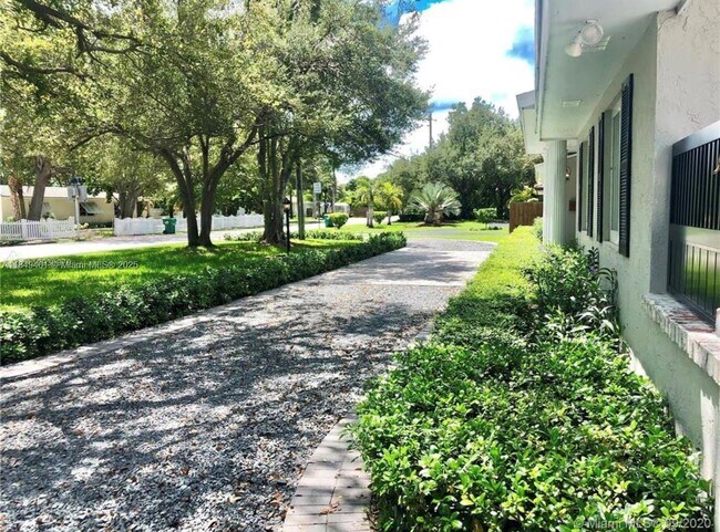 16420 SW 80th Ave in Palmetto Bay, FL - Building Photo - Building Photo