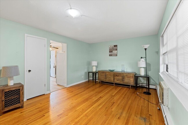 1725 Howard Ave in Des Plaines, IL - Foto de edificio - Building Photo