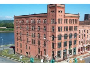 155 River St in Troy, NY - Building Photo - Building Photo