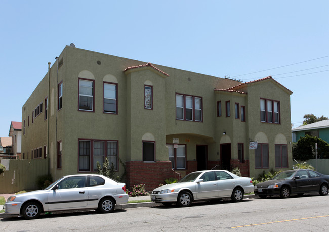 336-346 Orange Ave in Long Beach, CA - Foto de edificio - Building Photo