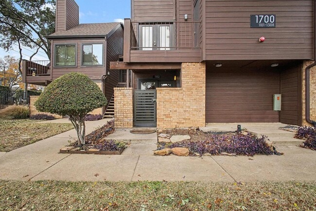 1700 Baird Farm Cir in Arlington, TX - Building Photo - Building Photo