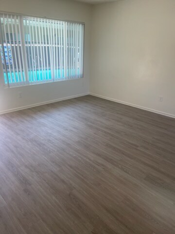 2240 E Lenita Ln, Unit I in Santa Ana, CA - Building Photo - Building Photo