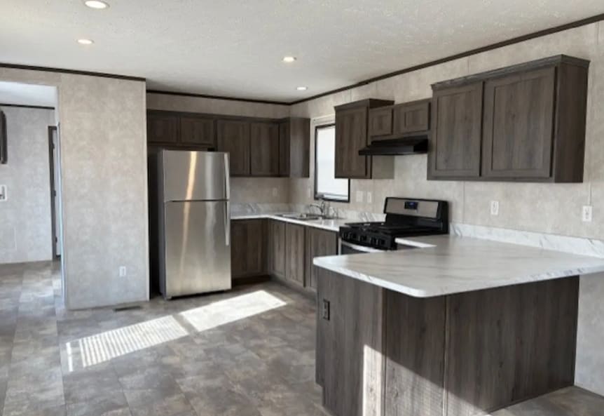 28 W Legrand Ave in Howell, MI - Building Photo