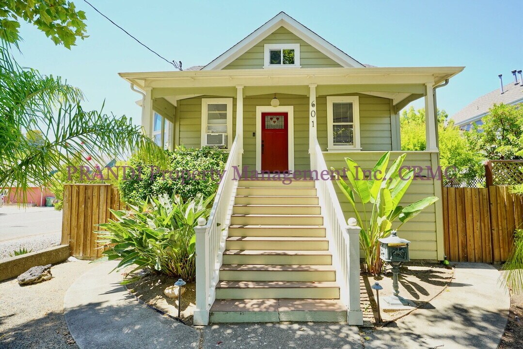 601 B St in San Rafael, CA - Building Photo