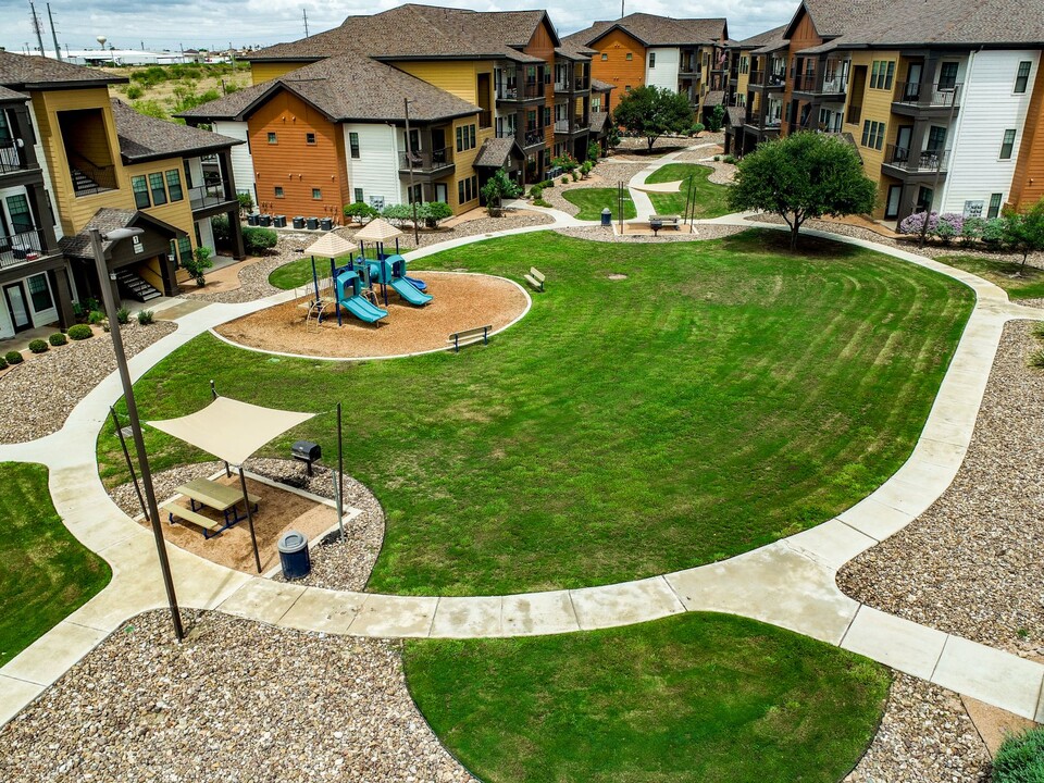 Dorel Eagle Pass Apartments Photo