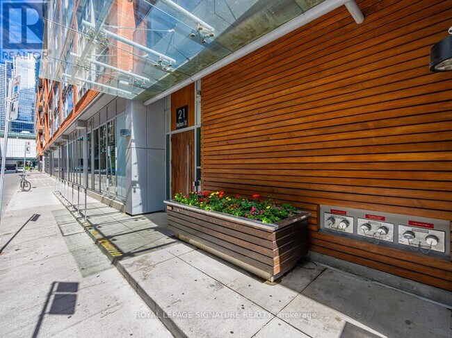 21-1021 Nelson St in Toronto, ON - Building Photo - Building Photo