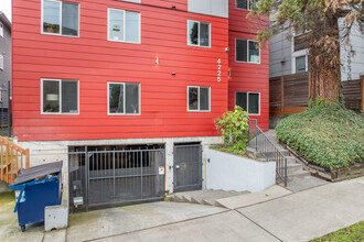 A&T Investments in Seattle, WA - Building Photo - Building Photo