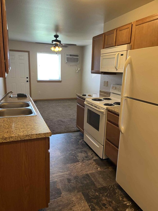 1412 12th Ave SE in Watertown, SD - Building Photo - Building Photo