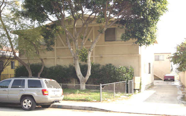 13314 S Vermont Ave in Gardena, CA - Foto de edificio - Building Photo