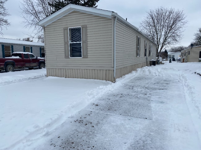 1882 Stafford Ct in Milford, MI - Foto de edificio - Building Photo