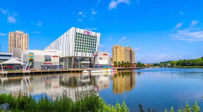 property at 10018 Vanderbilt Cir