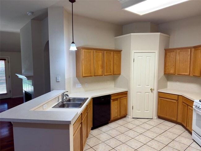 9214 Sommerland Wy in Austin, TX - Building Photo - Building Photo