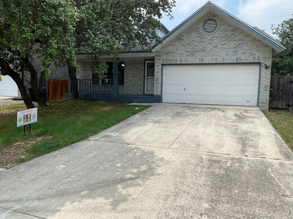 9235 Ridge Post in San Antonio, TX - Building Photo