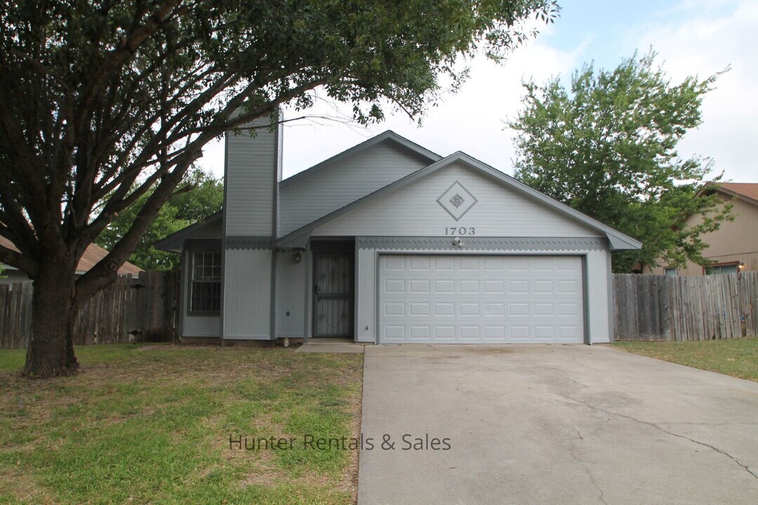 1703 Dickens Dr in Killeen, TX - Building Photo