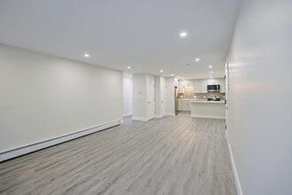 Nahatan Terrace in Norwood, MA - Foto de edificio - Interior Photo