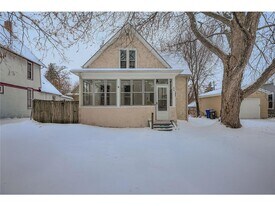 84 Isabel St W in St. Paul, MN - Building Photo