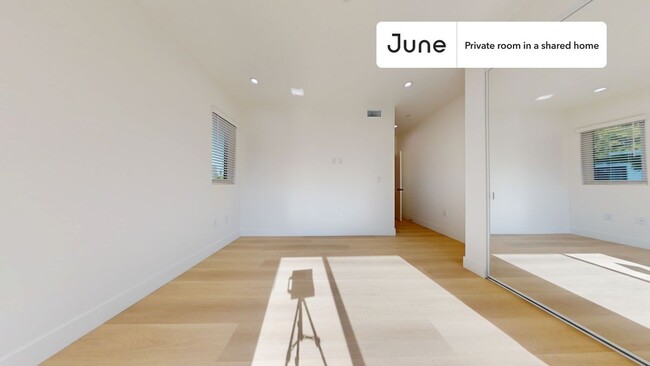 Private bedroom in 4 bed/3 bath Home in Los Angeles, CA - Building Photo - Building Photo