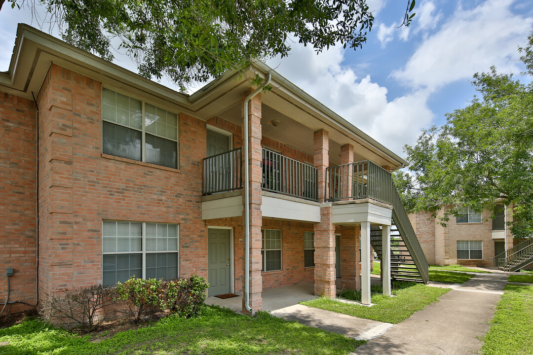 Cameron Village in Alice, TX - Foto de edificio