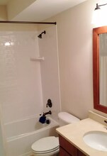 1606 Simmons Ct, Unit Basement Unit in Mclean in McLean, VA - Foto de edificio - Building Photo