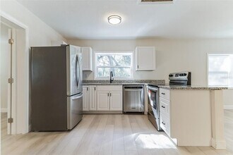 6310 Belle Isles Dr in Groveland, FL - Building Photo - Building Photo