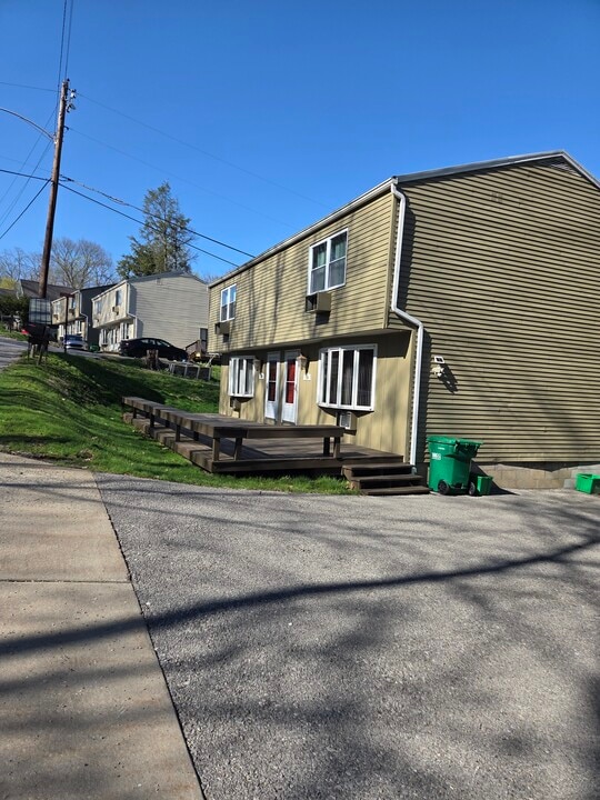 496 Mercer Rd in Butler, PA - Building Photo