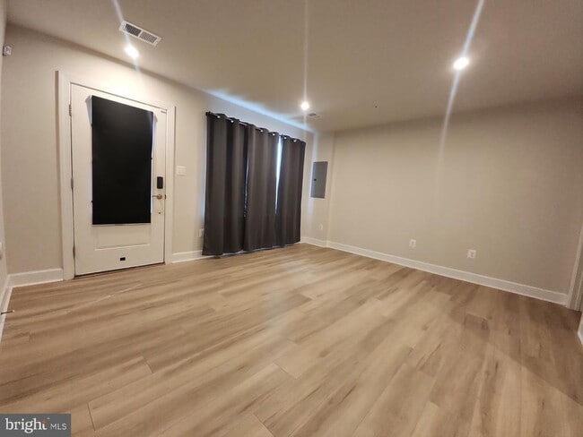 6730 Belcrest Rd in Hyattsville, MD - Building Photo - Building Photo