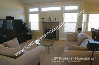 2296 E White Hawk St in Meridian, ID - Building Photo - Building Photo