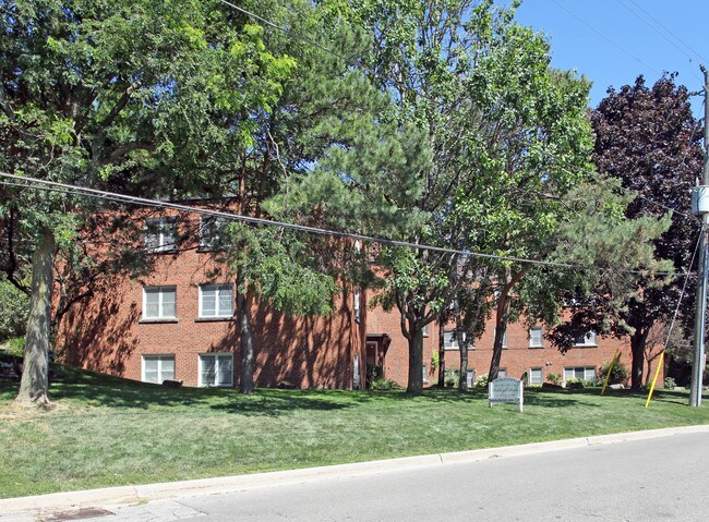 20-22 Fishleigh Dr in Toronto, ON - Building Photo - Building Photo