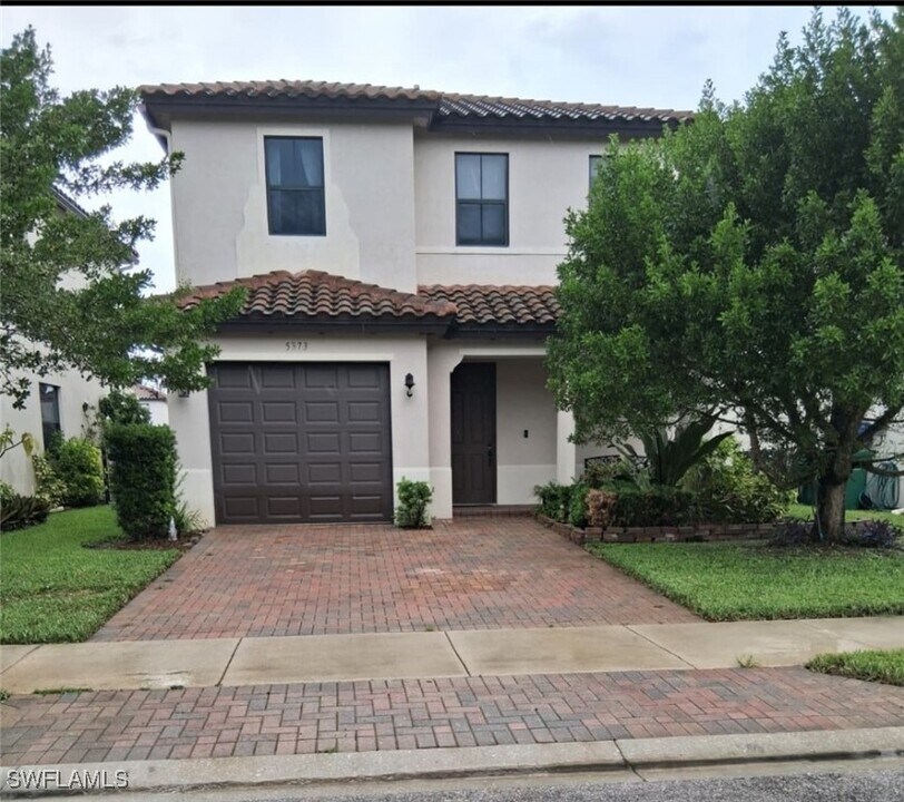 5373 Cameron Dr in Ave Maria, FL - Foto de edificio