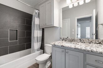 2404 W Lowden St in Fort Worth, TX - Building Photo - Building Photo